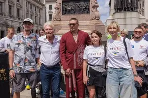 “Світ почув нас”: у Лондоні відкрили артсимвол-нагадування про військових з ампутаціями 