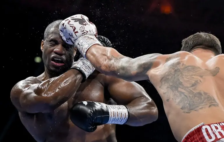 Опубликована статистика боя Усик – Дюбуа