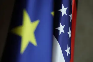 Европа должна укрепить планы поддержки Украины на случай, если Трамп снова изменит позицию — FT