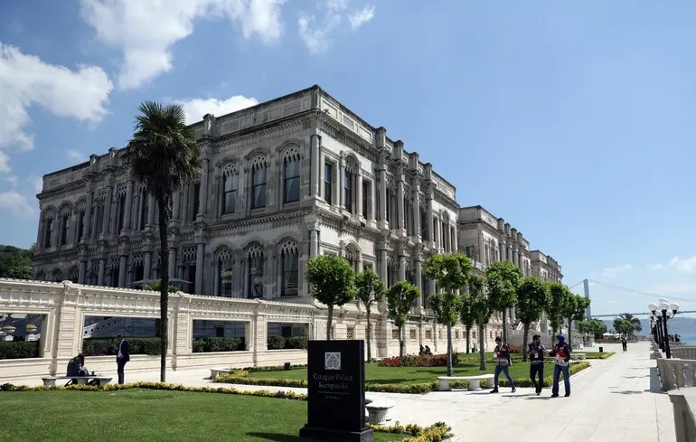 Дворец Чираган, где должны состояться переговоры