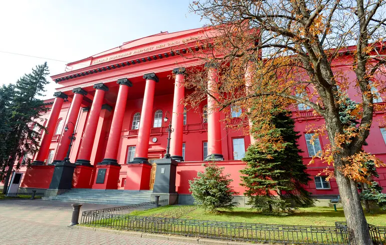 Студентка КНУ заявила, що не відвідуватиме пари викладачів-депутатів, які підтримали закон про знищення САП та НАБУ