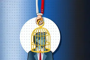 Репрессии, WhatsApp и картошка. Как выживает режим Путина