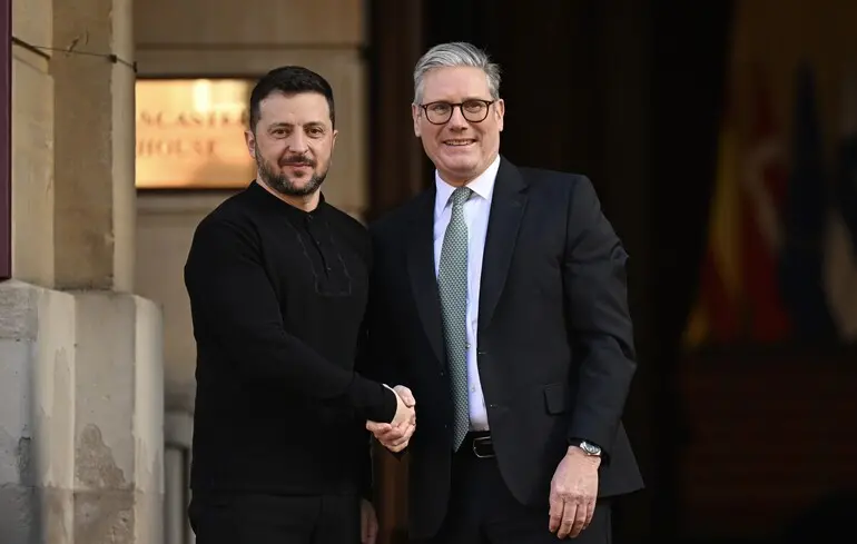 Зеленский рассказал Стармеру о ситуации с НАБУ и САП