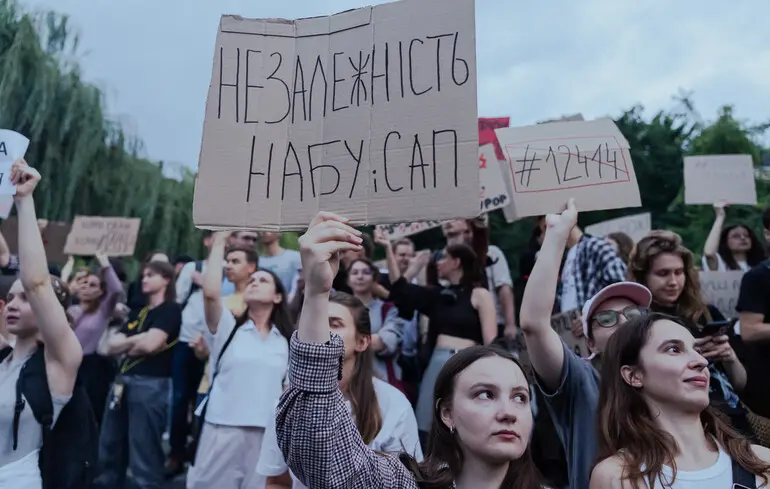 Україна має другого ворога: напівавтократичне керівництво країни — Politico