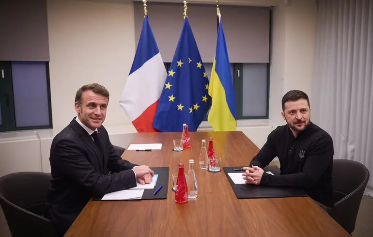 Макрон та Кошта намагались переконати Зеленського не підписувати закон про НАБУ — FT