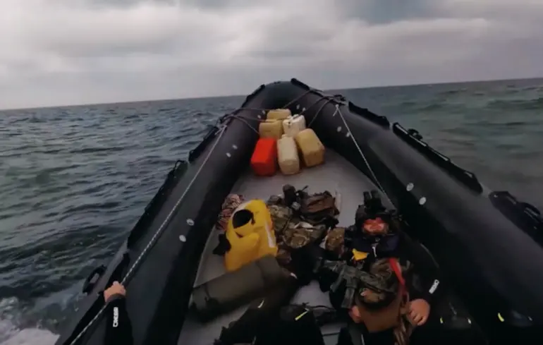 У розвідці показали, як вперше застосували FPV-дрони у відкритому морі