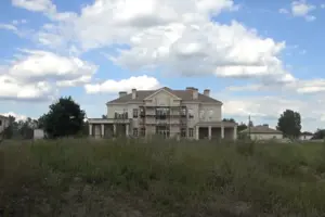 Маєтки на 8 гектарах в Козині з власним озером: у Bihus.Info розповіли, зв’язки Чернишова з яким будівництвом «підсвітила» підозра НАБУ