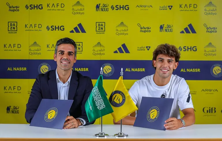 Жоау Фелікс (праворуч)