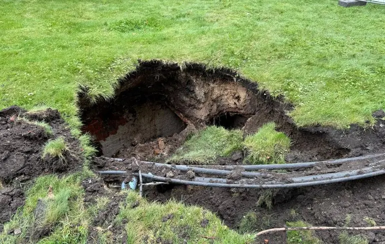 Старовинні катакомби на території скверу "Стрілка".