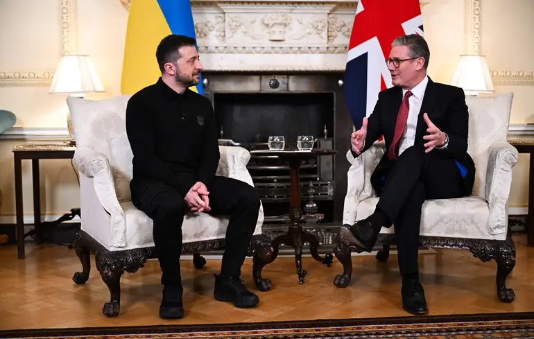 Зеленський після розмови зі Стармером: працюємо, щоб зупинити вбивства та змусити Росію закінчити війну