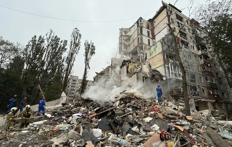 Поверхи фактично склалися: Клименко розповів про наслідки удару ракети по столичній багатоповерхівці