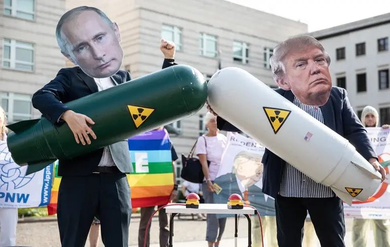 Активисты протестуют против прекращения действия договора о ликвидации ракет средней и меньшей дальности / Берлин, Германия, 1 августа 2019 года