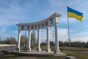 Россияне обстреляли два района Херсона: трое раненых, есть много повреждений