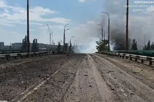Армия РФ второй раз попала авиабомбой в район моста в Херсоне