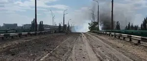 Армия РФ второй раз попала авиабомбой в район моста в Херсоне