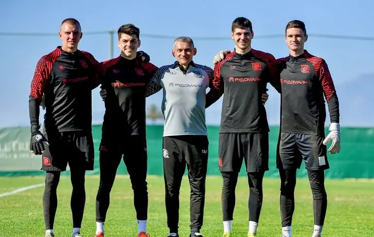 Омельченко на фото праворуч