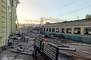 Наймасованіший обстріл Лозової: ДСНС показала фото наслідків