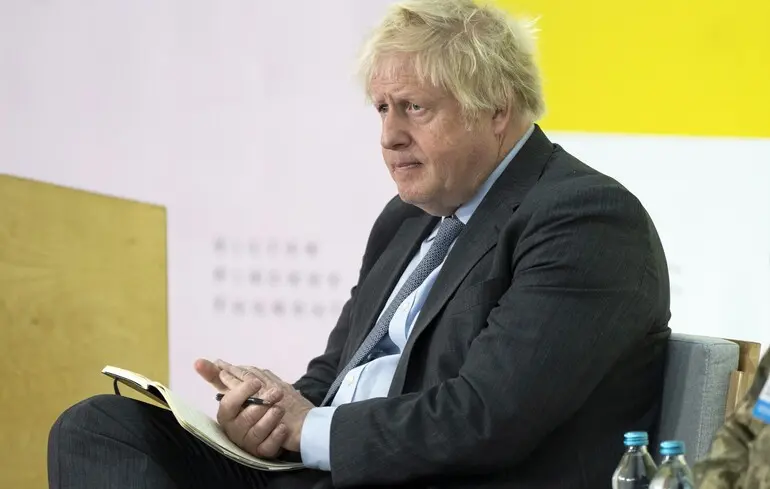 Бывший премьер Британии Джонсон осуждает запугивание Китаем Тайваня — Reuters