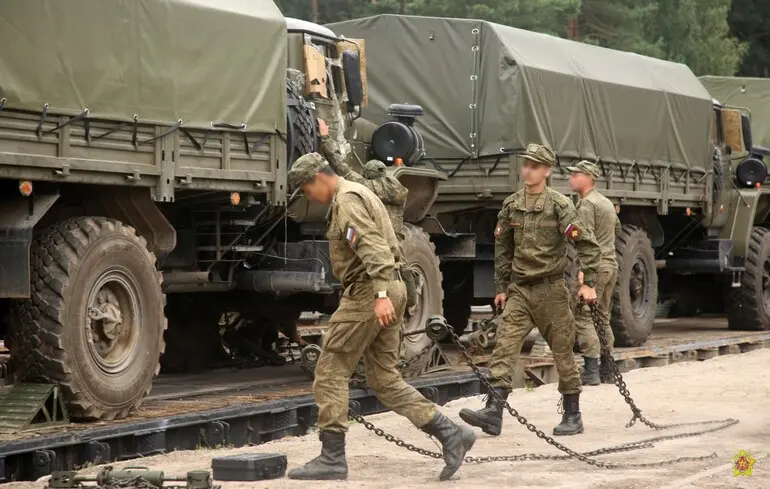Навчання «Захід-2025»: до Білорусі прибув перший ешелон з російськими військовими та технікою