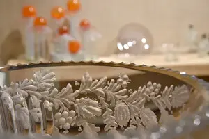 В Киеве открыли выставку «Бережіть планету Земля» с более 150 работами мастеров художественного стекла