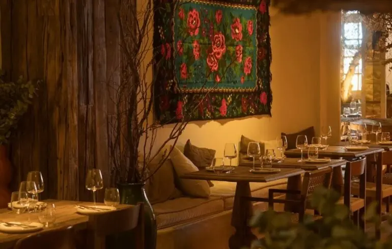 Интерьер ресторана "Татар Бунар" в Лондоне.