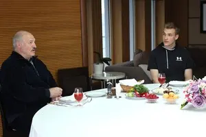 Лукашенко заявил, что больше не пойдет в президенты и не видит Колю преемником