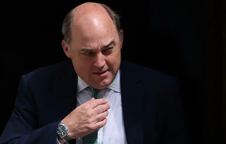 Уоллес: Британия должна присутствовать на мирных переговорах, чтобы остановить 