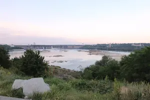 Дно Каховского водохранилища постоянно горит. Госэкоинспекция обратилась к гражданам