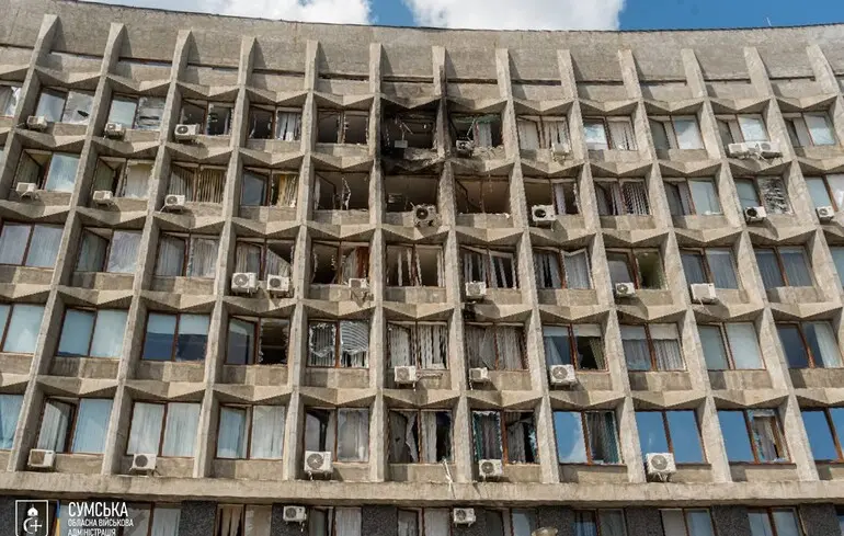 Россияне в четвертый раз атаковали здание Сумской ОГА