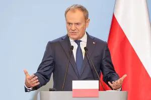 Туск: мирные переговоры по Украине не могут происходить без участия Киева