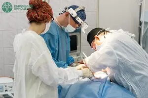 У Львові хірурги-онкологи успішно прооперували 102-річного пацієнта