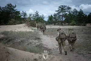 Бойцы 93-й бригады взяли в плен оккупантов, которые проникли вглубь украинских позиций