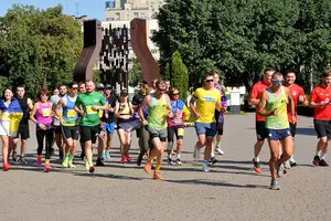 1500 км ради реабилитации побратимов: как участники ультрамарафона бежали по улицам Киева