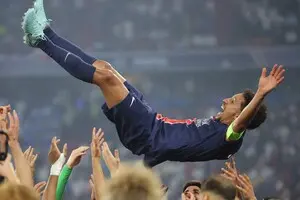 Капитан ПСЖ отдал украинцу Забарному свою медаль победителя Суперкубка УЕФА