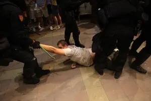 В Сербии продолжаются антиправительственные протесты. Между двумя 