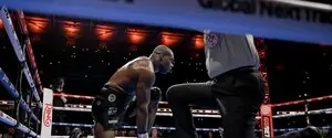 Тренер Дюбуа покинул команду после поражения от Усика