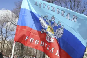 Россия милитаризирует луганских подростков и хочет развивать «туризм» среди руин и пустых городков