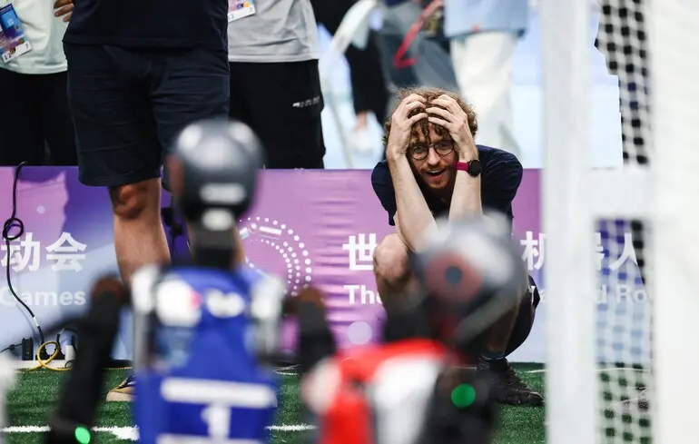 В Китае стартовали первые Всемирные игры гуманоидных роботов с участием 280 команд из 16 стран
