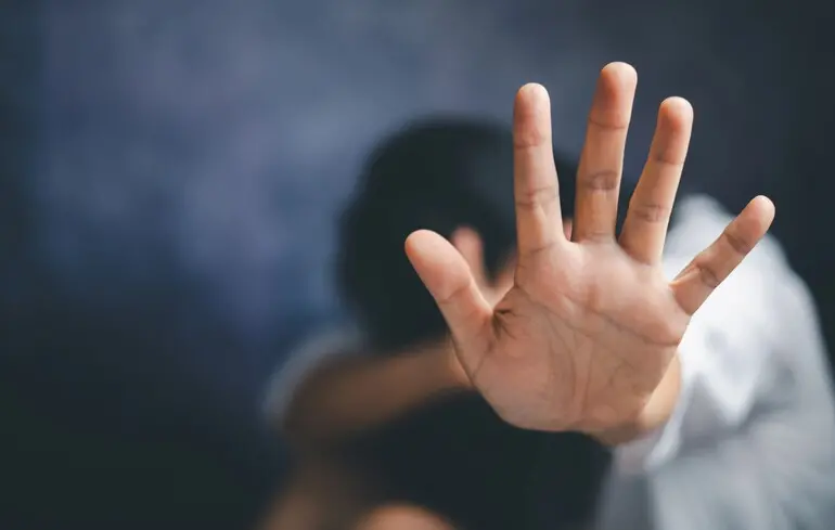 Що робити, якщо ви постраждали від сексуального насильства, пов’язаного з війною: покрокова інструкція