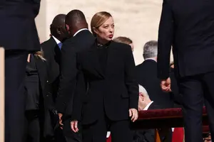 Важливий день, у якому є проблески діалогу – Мелоні