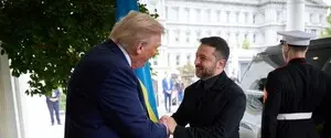 Зеленский подарил Трампу клюшку для гольфа, которую передал украинский военный