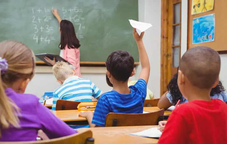 При условии рискованной эпидситуации руководство школ имеет право не допустить невакцинированных детей к офлайн-обучению — Кузин