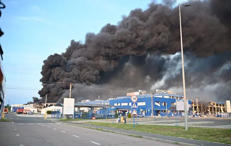 У Мукачеву більше десятка поранених: людей просять не виходити на вулицю через удар РФ по підприємству