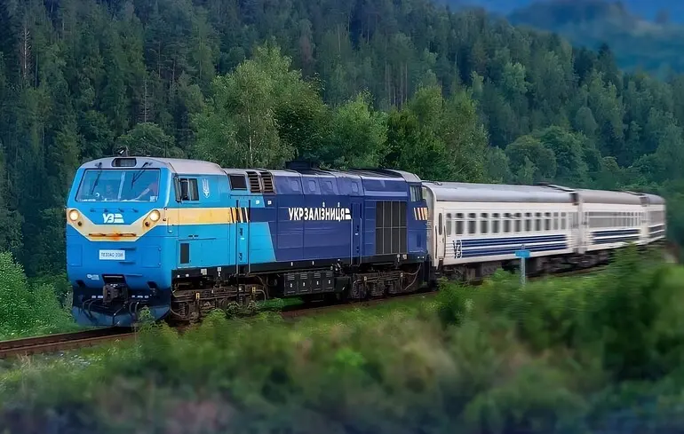 Після нічної атаки низка потягів у напрямку Києва затримуються на дві-три години