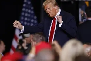 Трамп виходить на патрулювання вулиць Вашингтона разом із поліцією та військовими