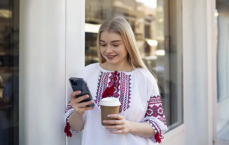 Колоритні фразеологізми: що означає вислів «обдерти, як липку»