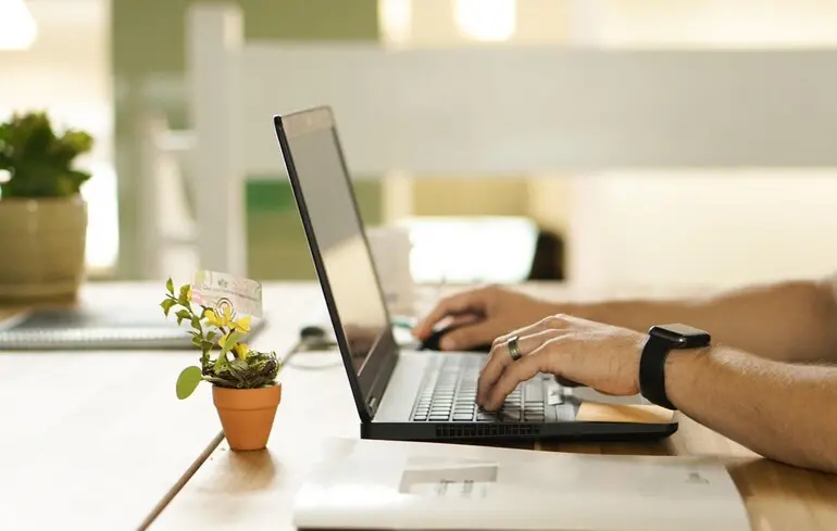 Шість видань “ошукала” журналістка, яка виявилася штучним інтелектом