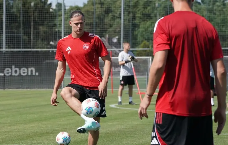 Артем Степанов