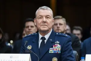 У США тризіркового генерала звільнили з посади директора Розвідувального управління 