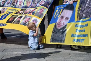 В Киеве состоялась акция семей воинов, пропавших во время боев в Донецкой области